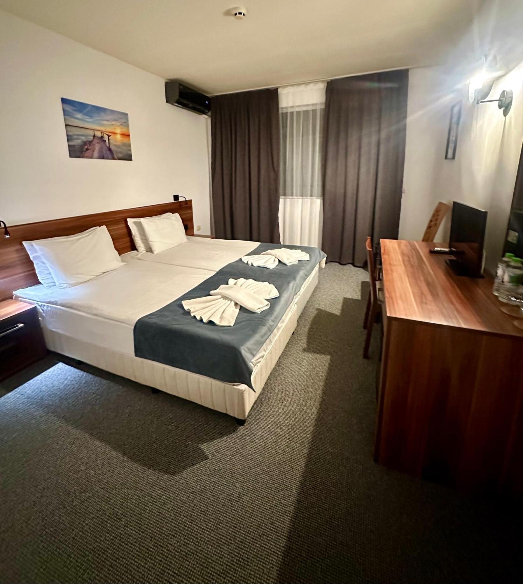 Brilliance Hotel Varna Exterior foto